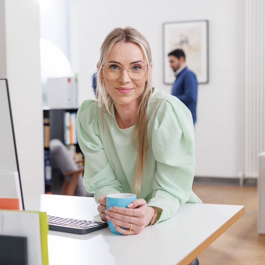 Finanzberaterin im Büro Finanzberaterin im Büro