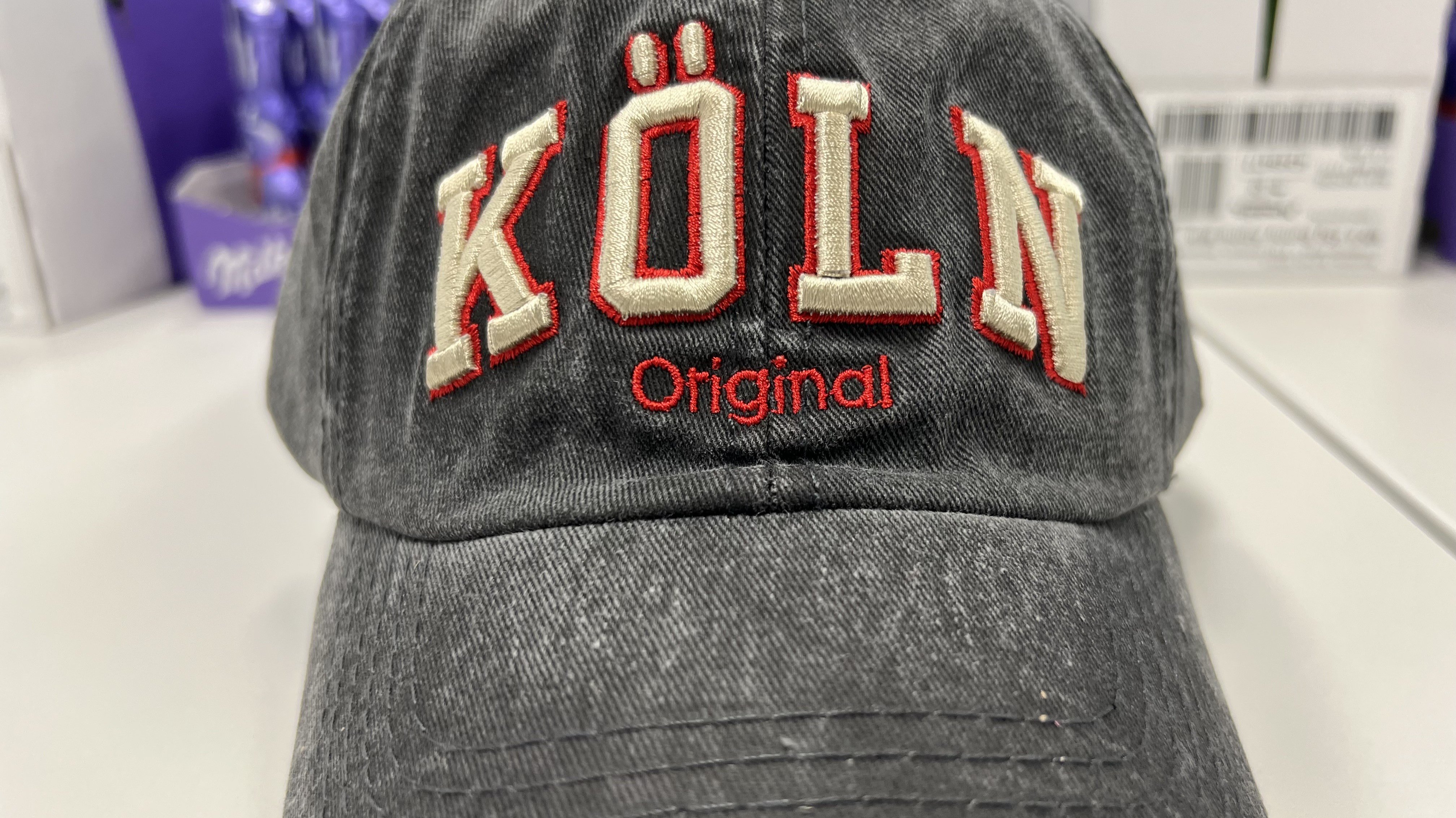 Aus einem Wunsch wurde ein kleines Highlight: Die Köln Caps sorgten später beim Auspacken für besonders große Freude. Aus einem Wunsch wurde ein kleines Highlight: Die Köln Caps sorgten später beim Auspacken für besonders große Freude.