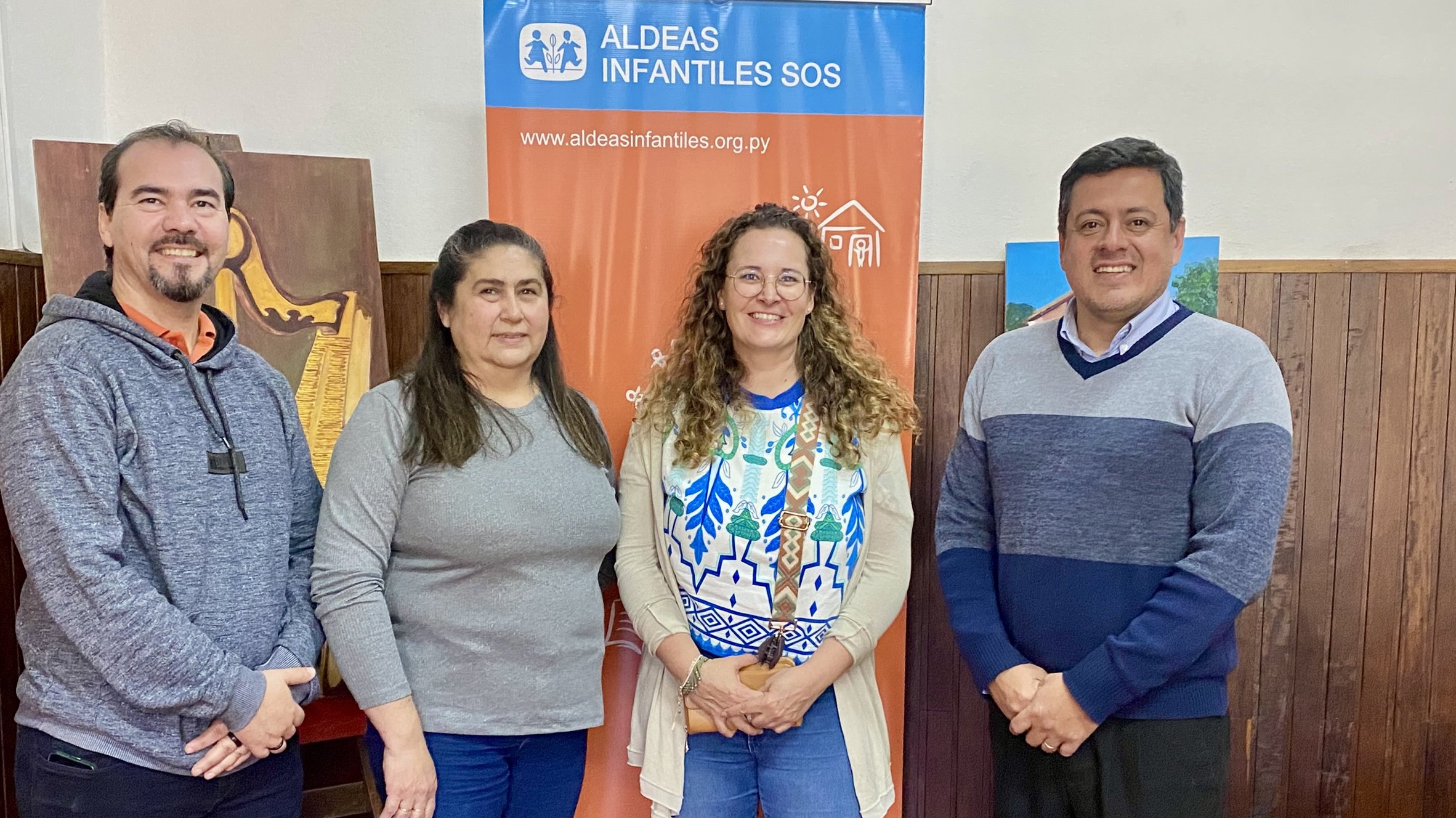 Im Austausch mit SOS-Kinderdörfer in San Ignacio, Paraguay (v. l. n. r.): Viktor Ferreira, N. N., Cornelia Melder, Alfredo Torales. Copyright SOS-Kinderdörfer Paraguay