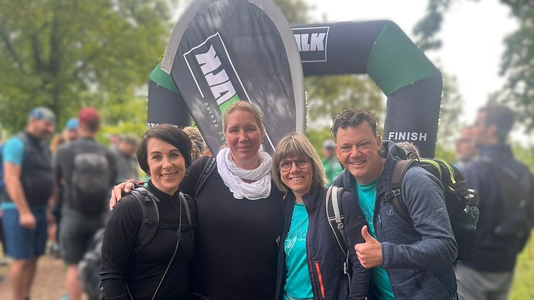 Susanne und Judith sind mit Julia und Hendrik befreundet. Aus der gemeinsamen sportbegeisterten Idee entstand das Spendenprojekt für das Familienhaus nahe der Kölner Kinderkrebsklinik. Susanne und Judith sind mit Julia und Hendrik befreundet. Aus der gemeinsamen sportbegeisterten Idee entstand das Spendenprojekt für das Familienhaus nahe der Kölner Kinderkrebsklinik.