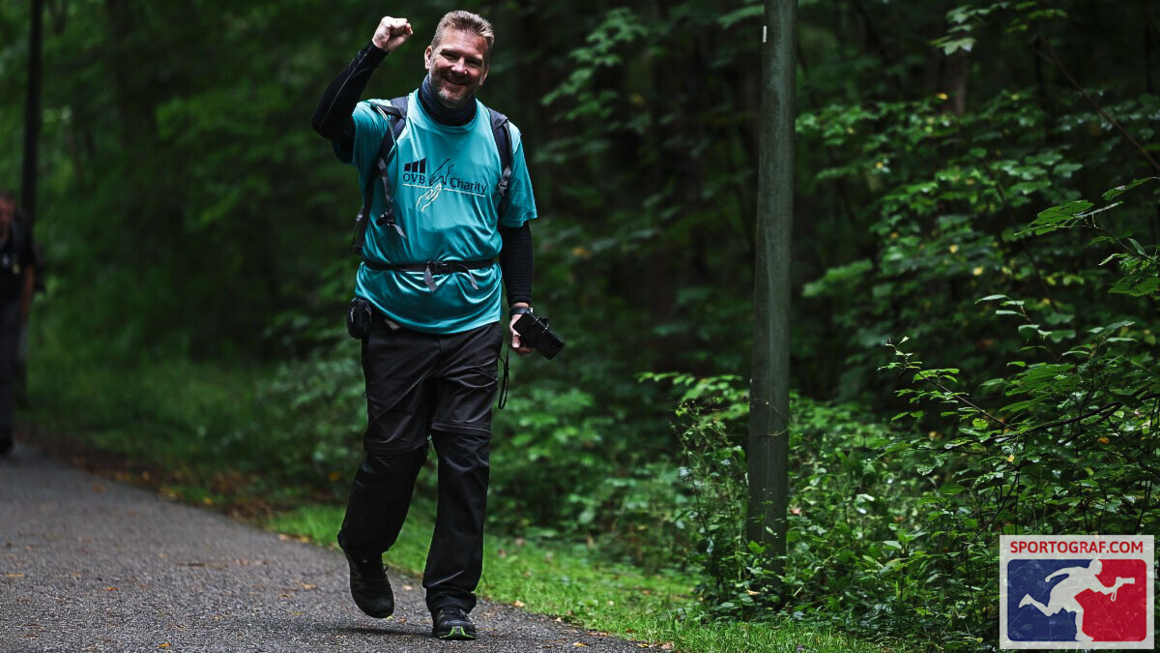 Martin widmet seinen Marsch dem Verein Clownsvisite. Für jeden Kilometer, den er zurücklegt, spendet das OVB Hilfswerk 10 Euro. Bildrecht: Sportograf.com