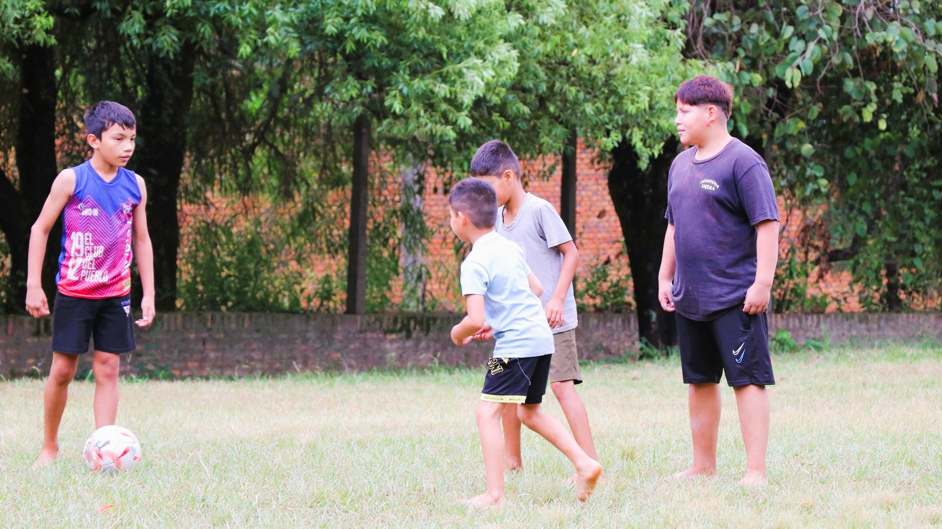 Die Anlage des SOS-Kinderdorfes in San Ignacio bietet viele Spielflächen für Kinder und Jugendliche, die im Kinderdorf leben oder zu Besuch kommen. Copyright SOS-Kinderdörfer Paraguay