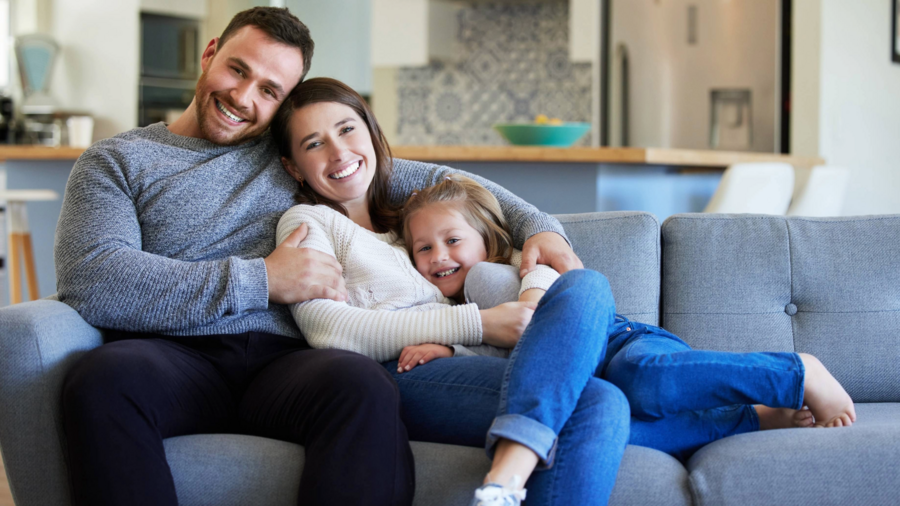 Vater mit zwei Kindern