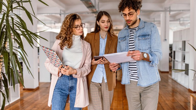 Junges Paar mit OVB Finanzberater