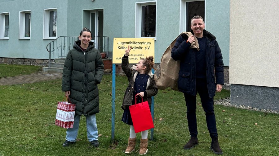 In Selmsdorf - Familie Ehmke im Einsatz als Weihnachtsengel für das Kinderheim in der Nachbarschaft