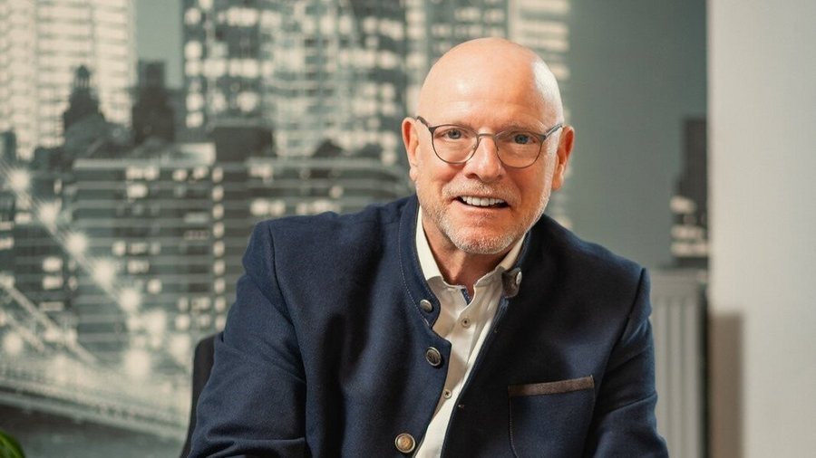 Landesdirektor Rolf Weßling ist ein verlässlicher Wegbegleiter des OVB Hilfswerk Menschen in Not e. V. Landesdirektor Rolf Weßling ist ein verlässlicher Wegbegleiter des OVB Hilfswerk Menschen in Not e. V.