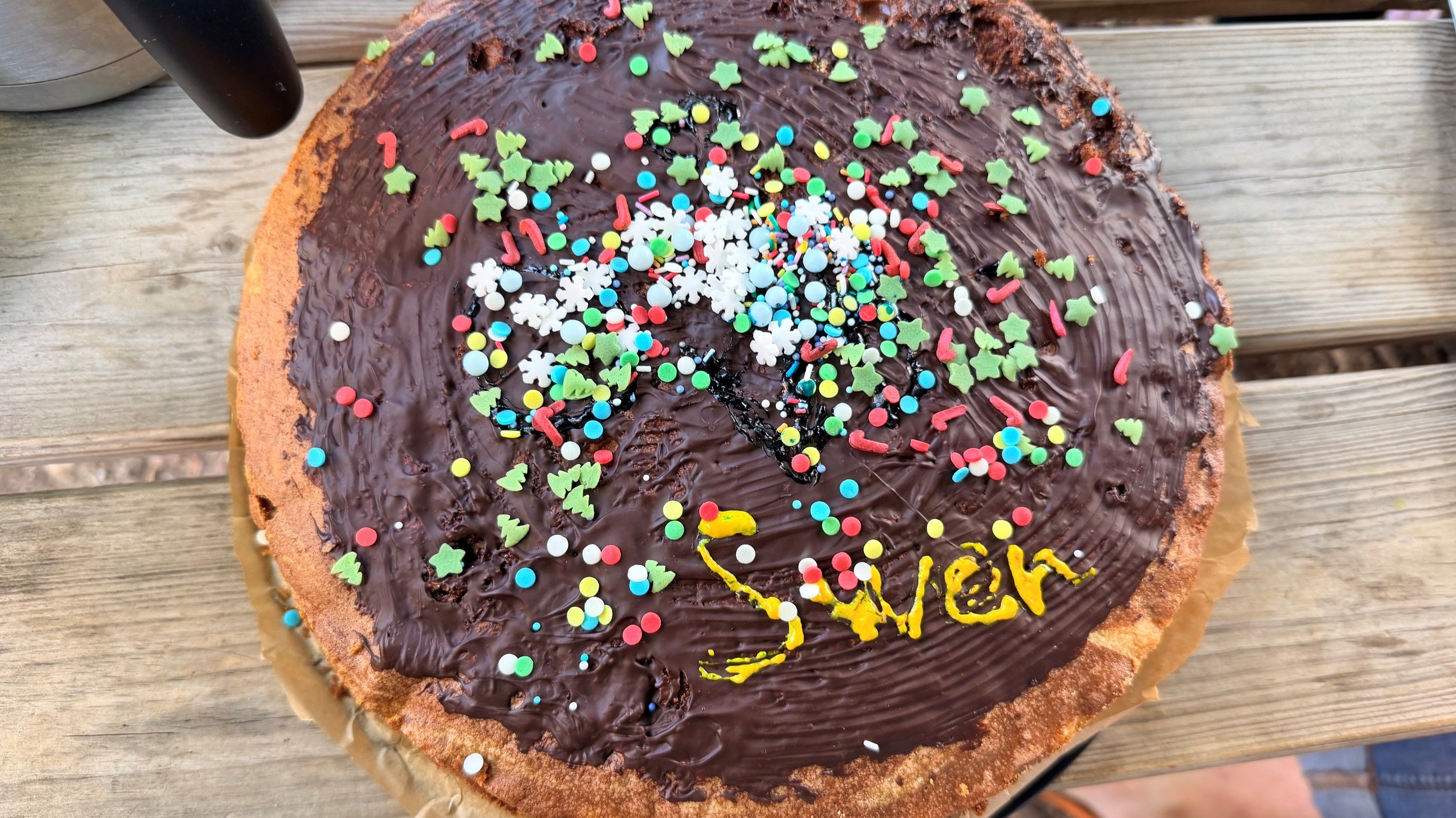 Wochenlang gespart. Liebevoll gestaltet. Nicht für sich selbst, sondern für jemand anderen. Dieser Kuchen erzählt eine ganz besondere Geschichte.