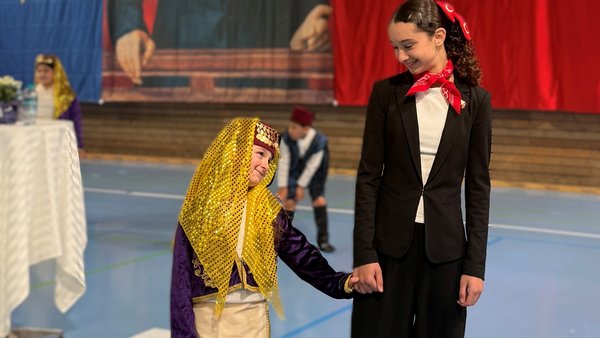 Große Bühne, große Leistung: Die beiden begeistern über 2.000 Zuschauer in der Lübecker Hansehalle. Große Bühne, große Leistung: Die beiden begeistern über 2.000 Zuschauer in der Lübecker Hansehalle.