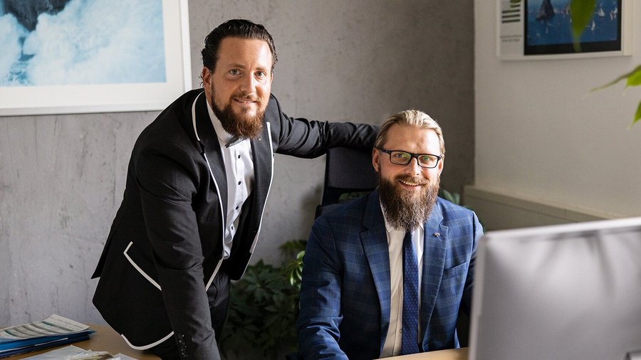 OVB Finanzberater Warzecha und Storch in ihrem Büro