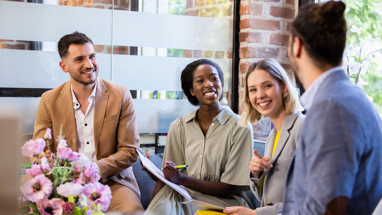 Diverses Team auf der Arbeit – Diversität bei OVB Holding  