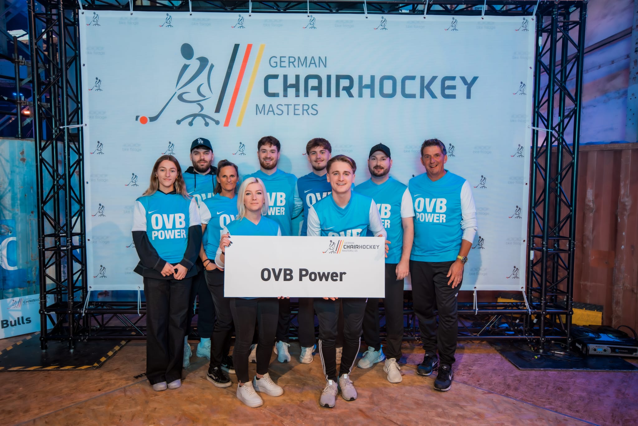 Chair Hockey Mannschaft 2025 abgebildet